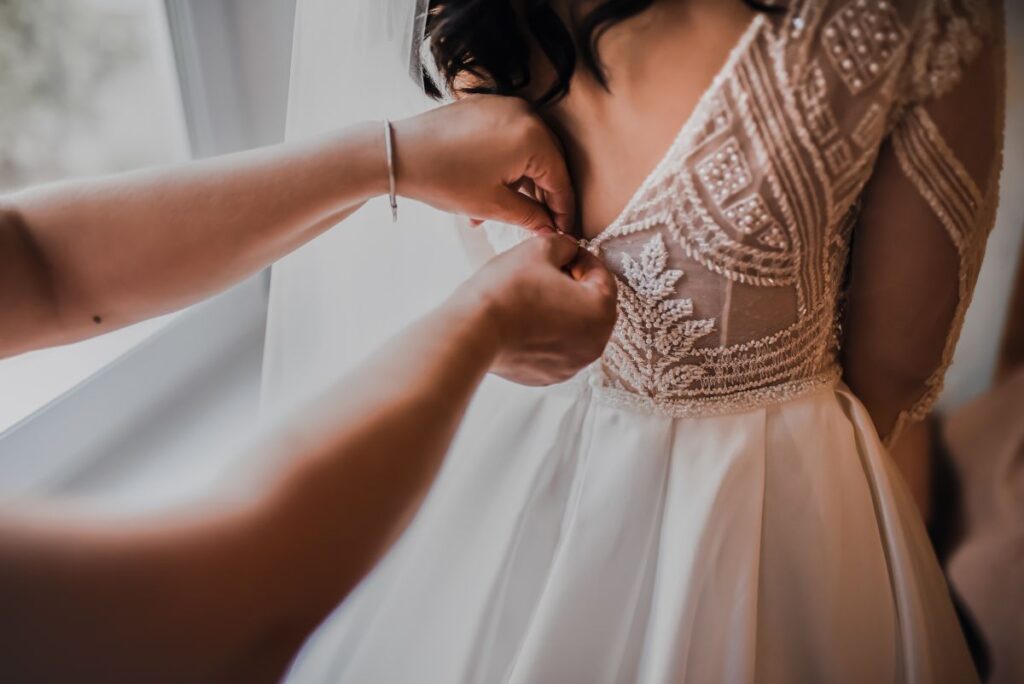 Sukienka ślubna: Kwintesencja Elegancji i Romantyzmu